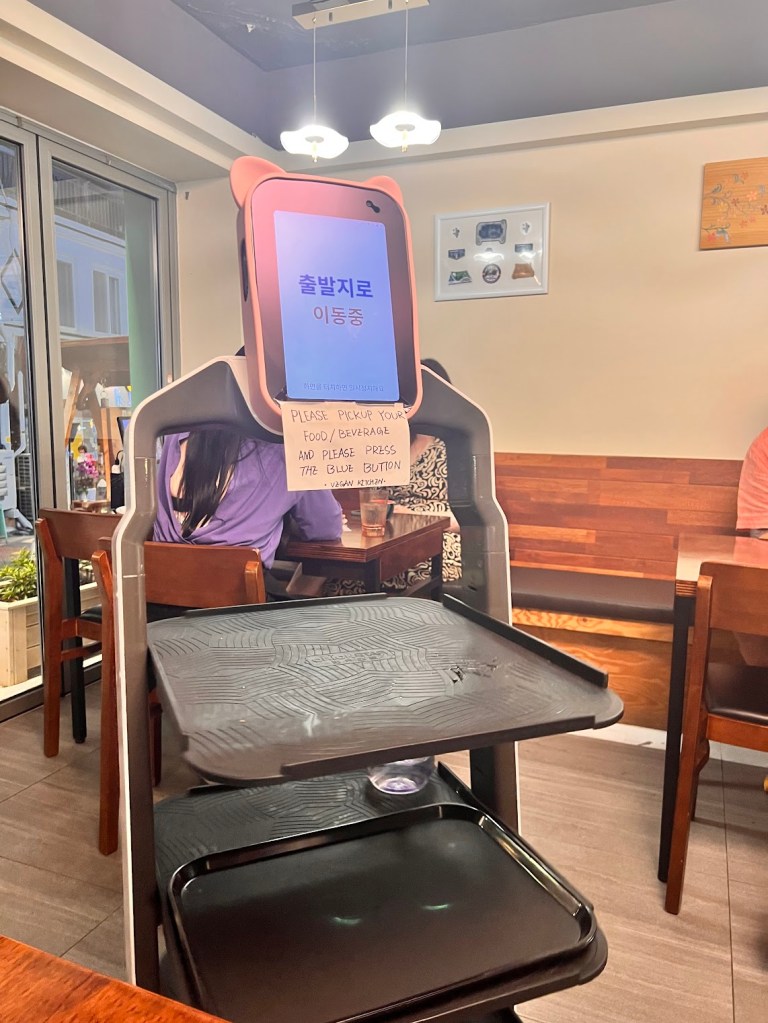 Robot Server from Vegan Kitchen Seoul